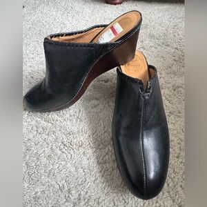 Jack Rogers Black Leather Wedge Mules